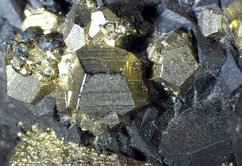 Pyrite with Tetrahedrite - Under the Microscope 5.JPG