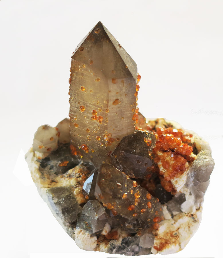 Quartz, Garnets.JPG