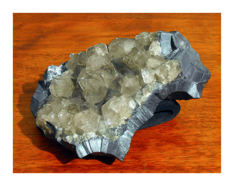 Quartz on Hematite 2.jpg
