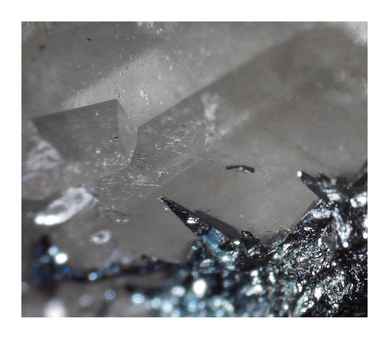 Quartz on Hematite - Under the Microscope 2.jpg