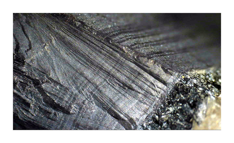 Quartz on Hematite - Under the Microscope 4.jpg