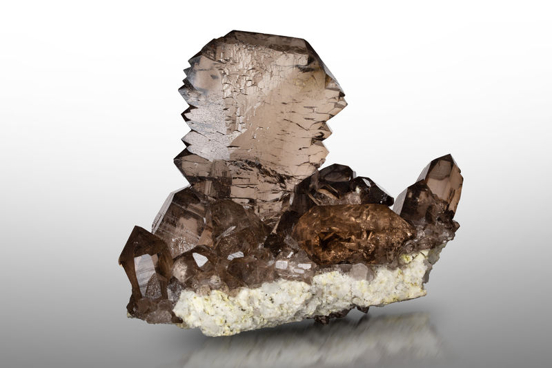 Quartz(smoky quartz variety)-MIM_Museum(1940).jpg