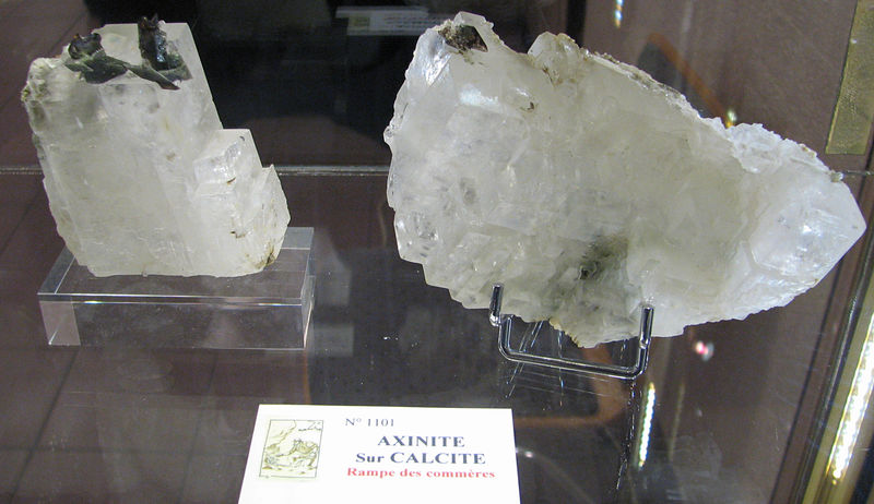 rc_axinite_calcite_rampe_commeres.jpg