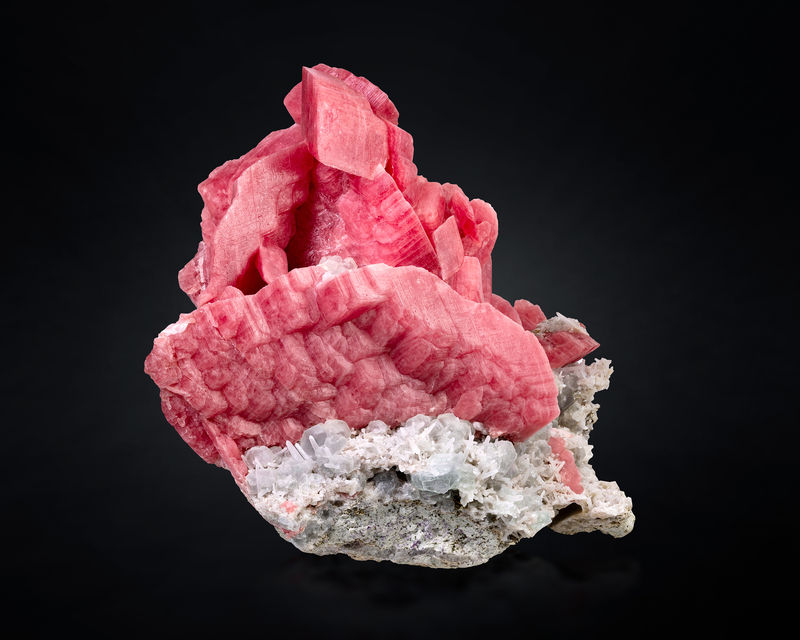 Rhodochrosite-MIM_Museum(1431-1).jpg