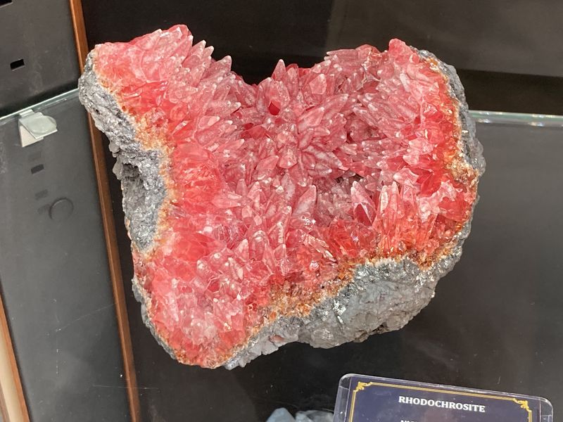 Rhodochrosite, N'Chwaning Mine, South Africa.JPG