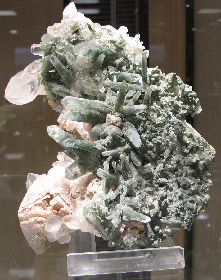 ri_quartz_vert_calcite_ribauds.jpg