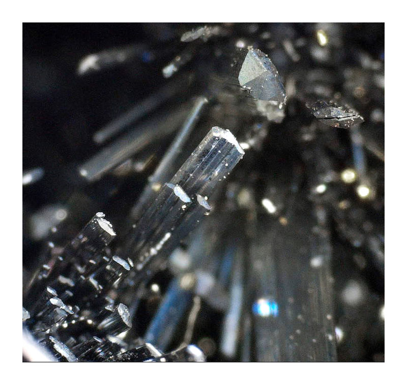 Romanian Stibnite 3.JPG