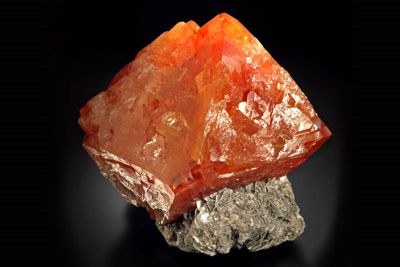 Scheelite-MIM_Museum(2282).jpg