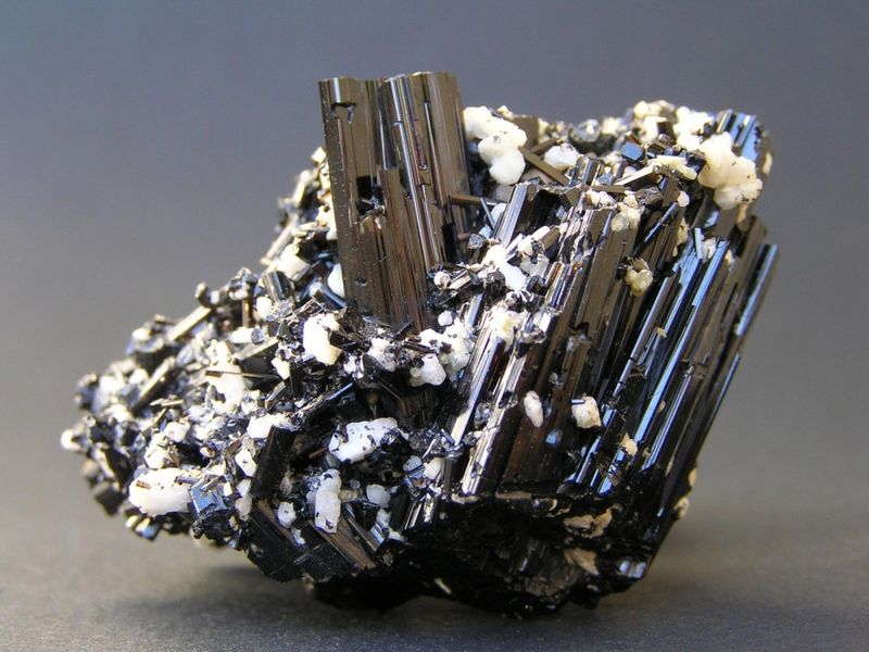 schorl, La Salvetat, Hrault.jpg