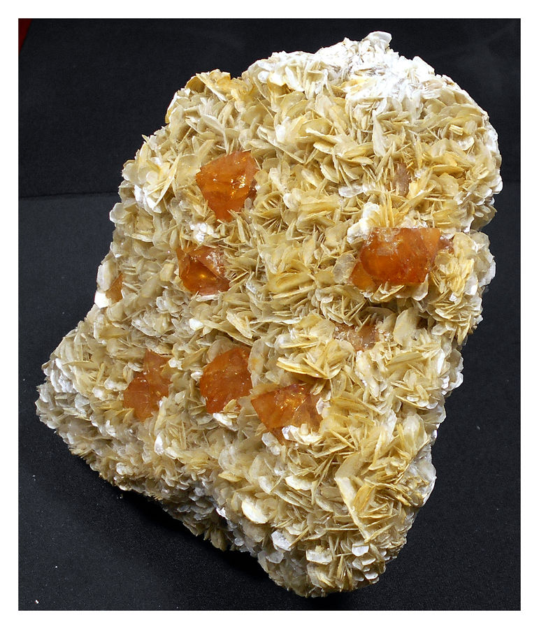 SICHUAN SCHEELITE ON MUSCOVITE 2.jpg