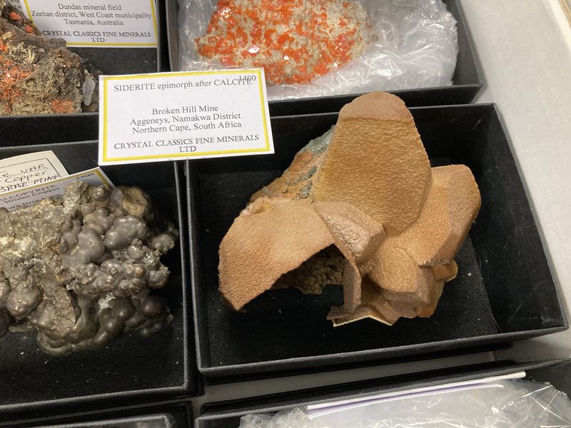 Siderite epimorph after Calcite, Broken Hill mine, South Africa (2).JPG