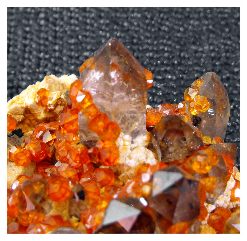 Spessartine Closeup 1.jpg