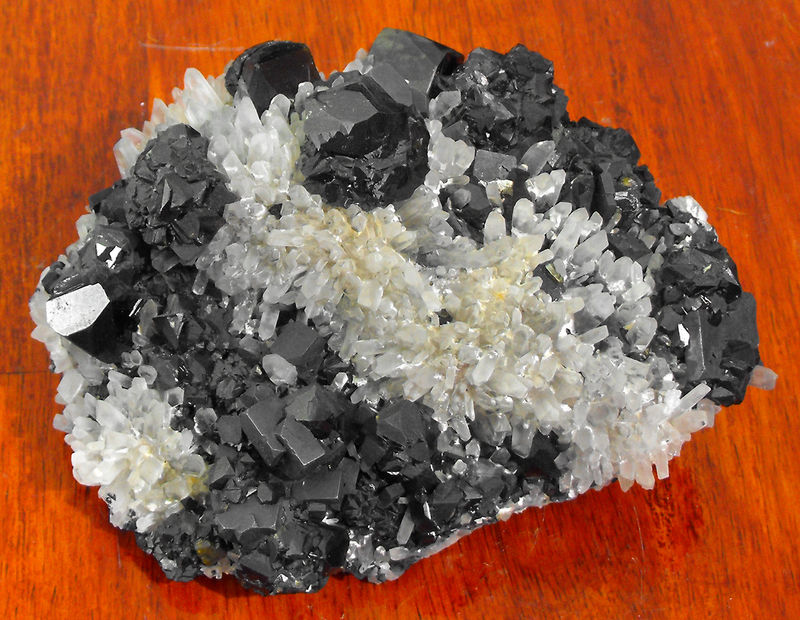 Sphalerite with galena and Quartz 2.JPG
