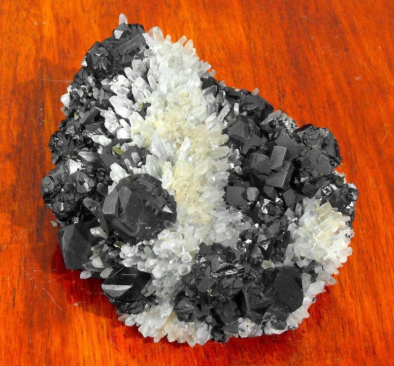 Sphalerite with galena and Quartz 3.JPG