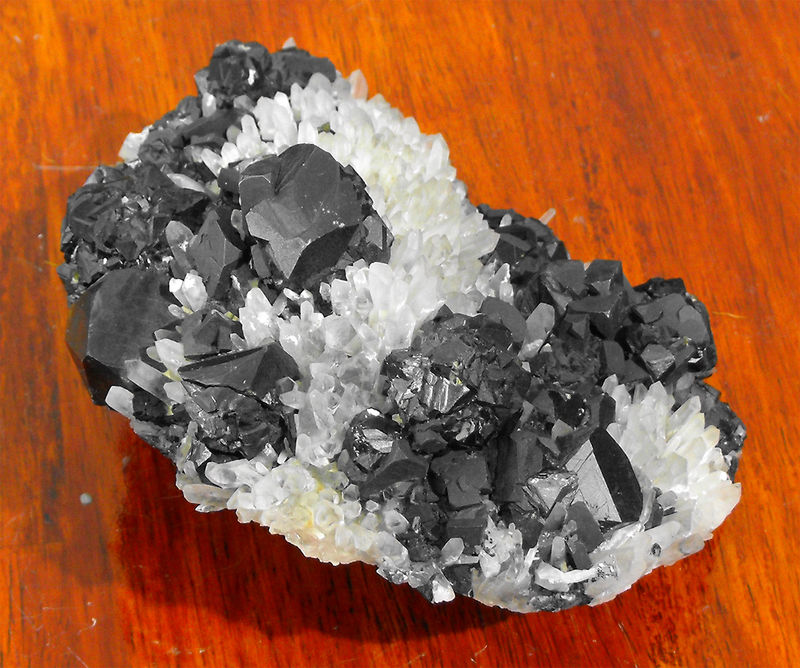 Sphalerite with galena and Quartz 4.JPG