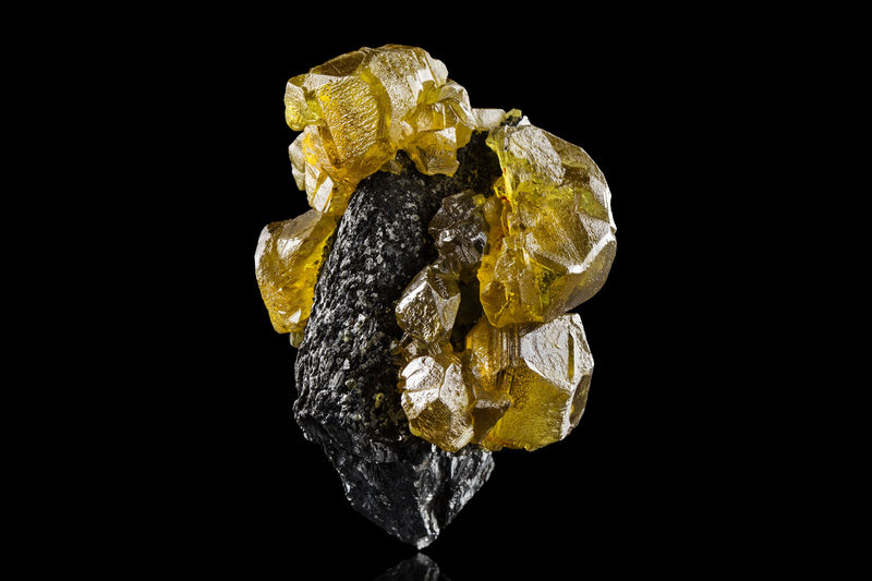 Sphalerite(variety cleiophane)-MIM_Museum(1600).jpg