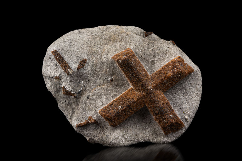Staurolite-MIM_Museum(2006).jpg