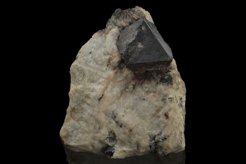 Steenstrupine-(Ce)-MIM_Museum(1926).jpg