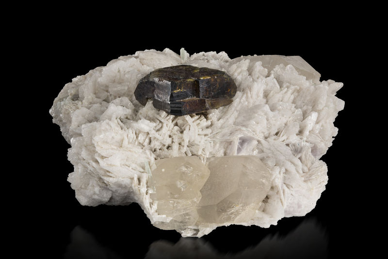 Stibiotantalite-MIM_Museum(2235).jpg