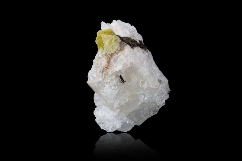 Stillwellite-(Ce)-MIM_Museum(1584-1).jpg