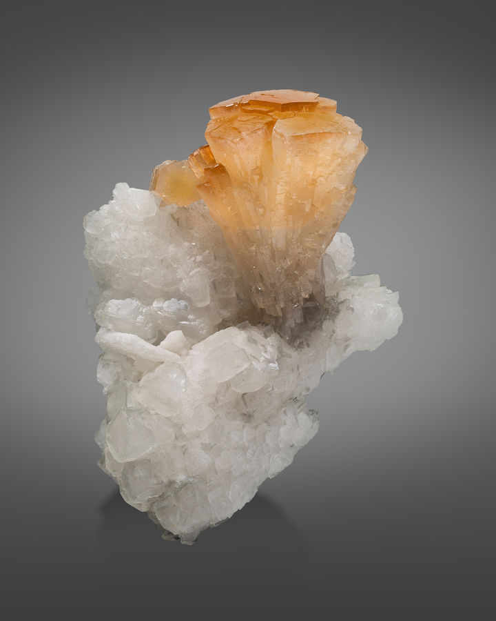 Strontianite-MIM_Museum(1931).jpg