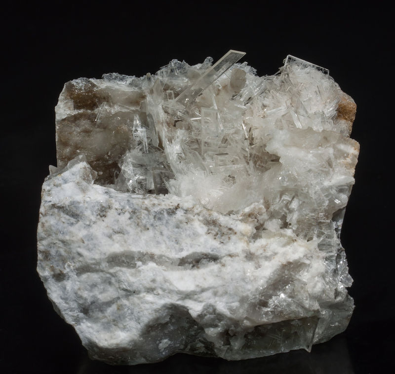 Strontioginorite-Kohnstein_Quarry_Niedersachswerfen_NordhausenHarz_Thuringia_Germany.jpg