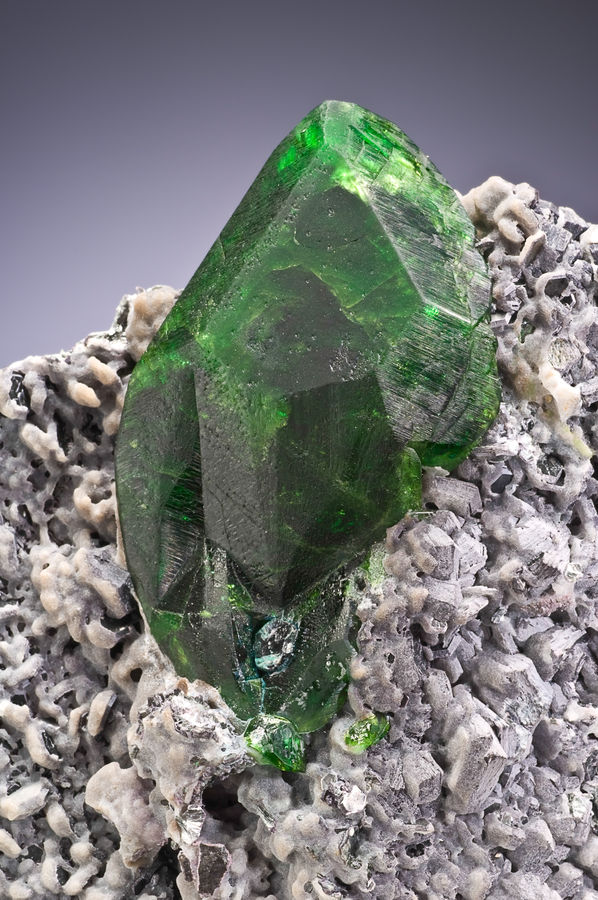 Titanite (variety chromium-bearing titanite)-MIM_Museum(2287-2).jpg