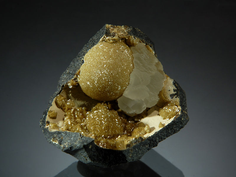 TN052 Sphaerosiderite - Estacada, Clackamas County, Oregon.jpg