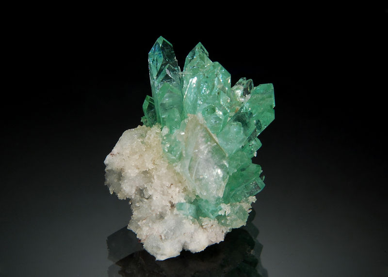 TN122 Fluorapophyllite - Pashan Quarry, Pune, Maharashtra, India.jpg