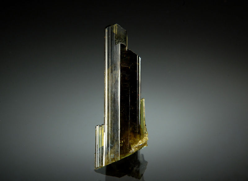 TN138 Epidote - Hurchas, Shigar Valley, Skardu District, Gilgit-Baltistan, Pakistan.jpg