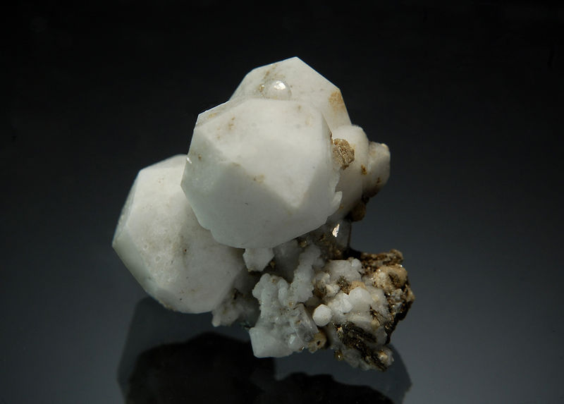 TN140 Analcime - Mont Saint-Hilaire, Quebec, Canada.jpg
