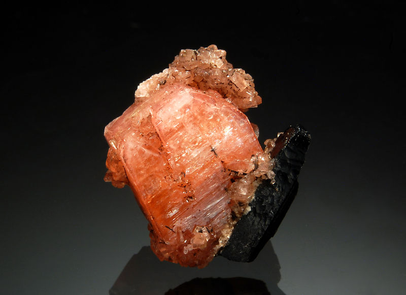 TN154 Serandite - Mont-Saint Hilaire, Quebec.jpg