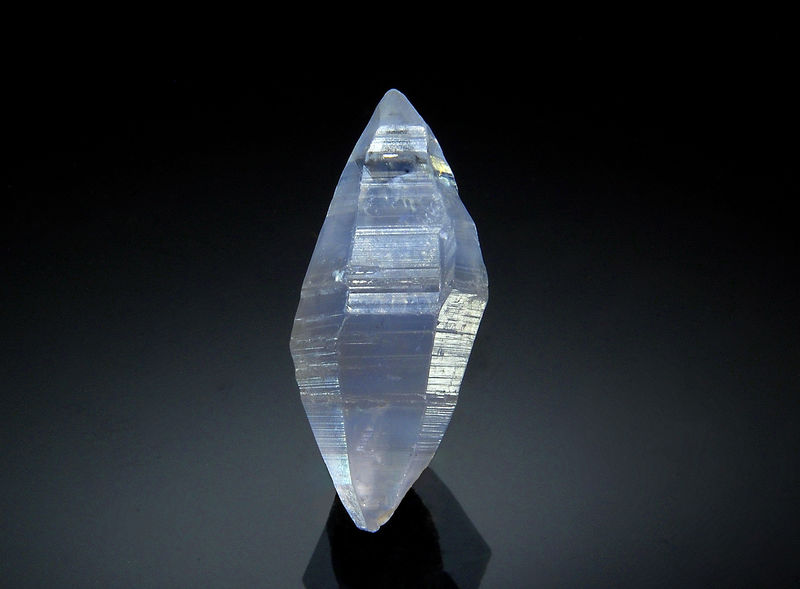TN156 Corundum var. sapphire - Ratnapura, Sabaragamuwa Province, Sri Lanka.jpg