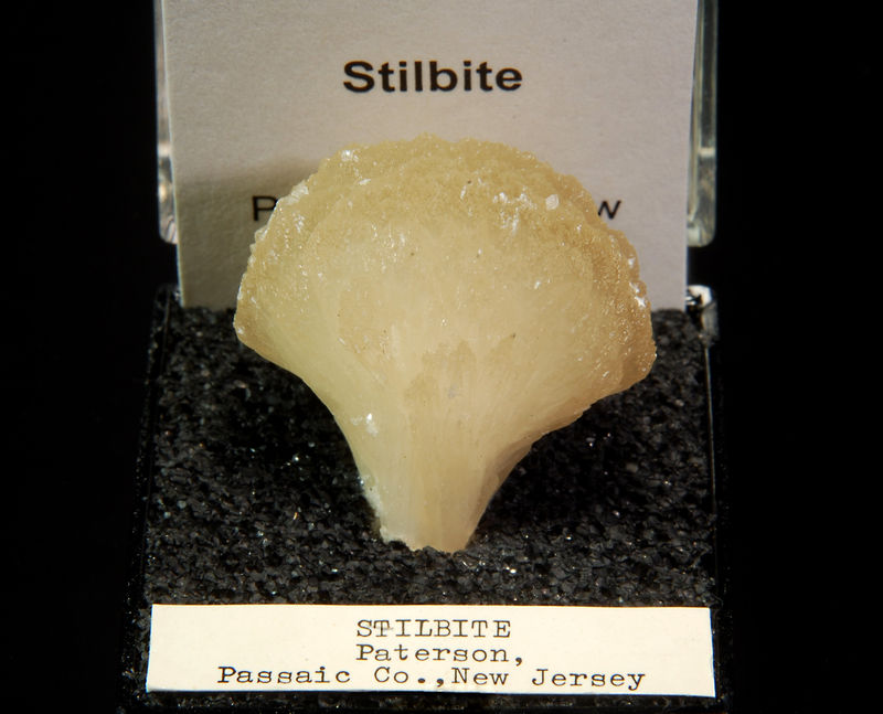 TN189 Stilbite - Paterson, Passaic County, New Jersey.jpg