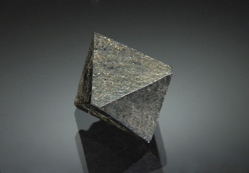 TN412 Magnetite - Atakor volcanic massif, Ahaggar Mt., Tamanghasset Province, Algeria.jpg