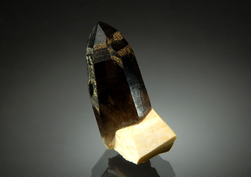 TN463 Smoky Quartz - Moat Mt., Conway, New Hampshire.jpg