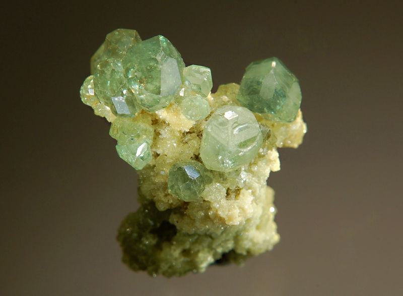 TN520 Andradite var. demantoid.jpg