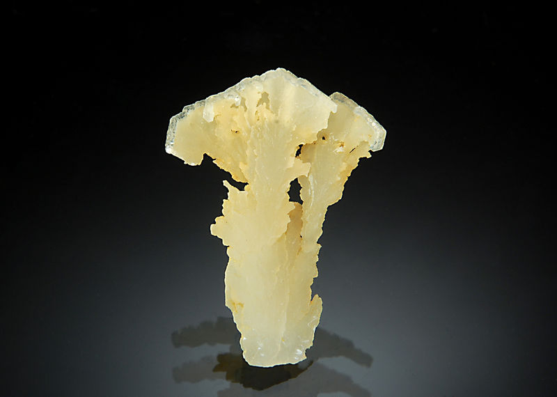 TN593 Calcite - First Sovietskiy Mine, Dal'negorsk, Primorskiy Kray, Russia.jpg