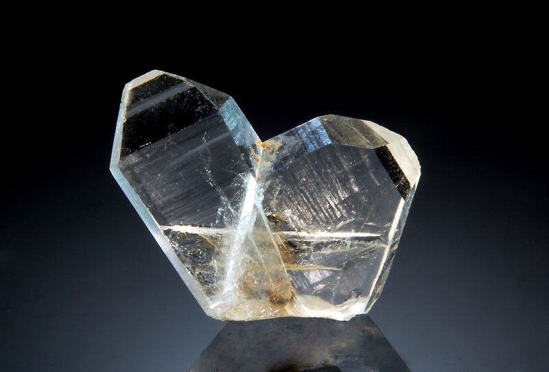 TN603 Quartz var. Japan twin - Naru Island, Nagasaki Pref., Japan.jpg