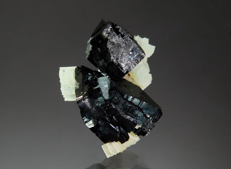 TN690 Babingtonite - Lane Quarry, Westfield, Massachusetts.jpg