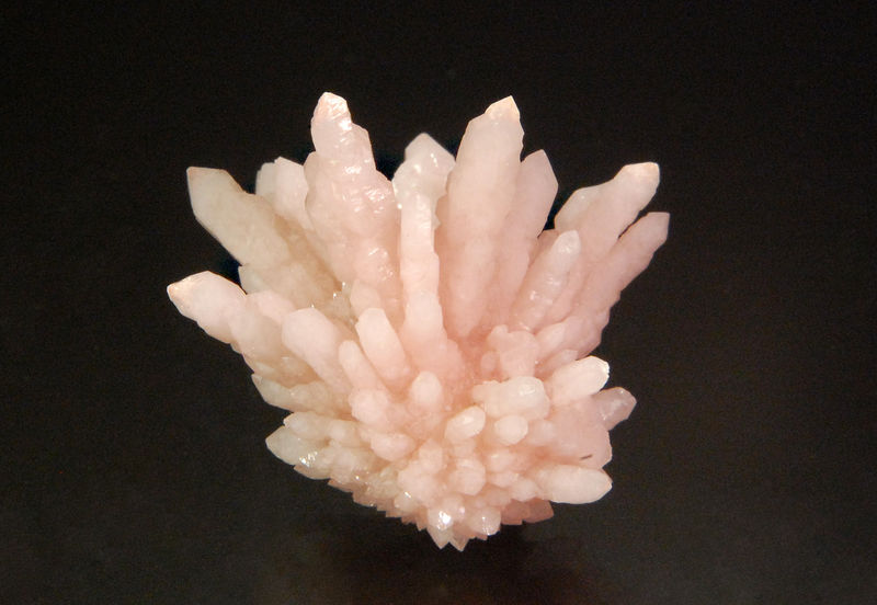 TN823 Quartz var. rose quartz - Huancayo District, Junin Dept., Peru.jpg