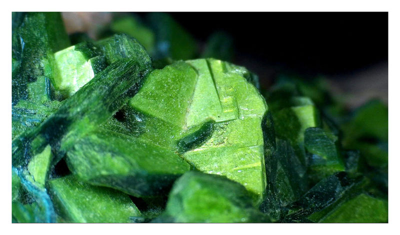 TORBERNITE UNDER THE SCOPE 6.jpg