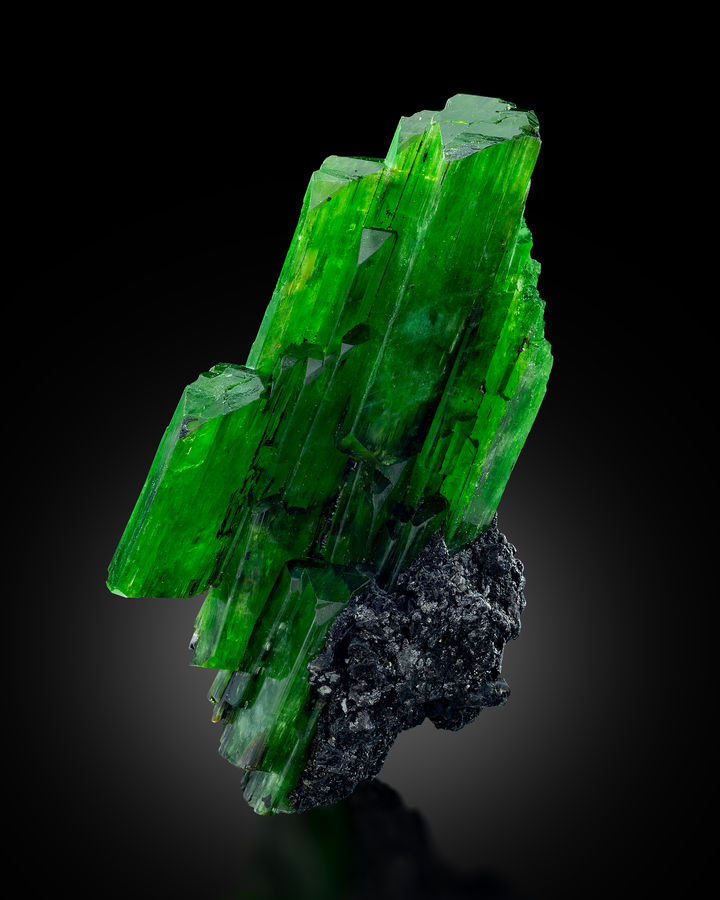 Tremolite(chrome-tremolite variety)-MIM_Museum(2114).jpg