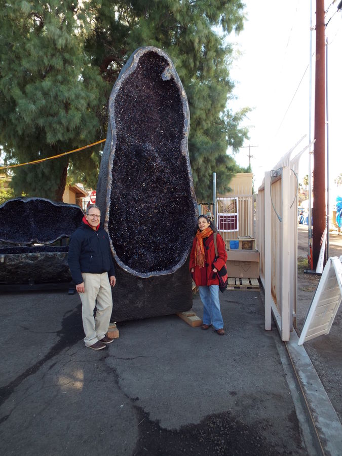 Tucson Show 2016 - Giant geodes (2).JPG