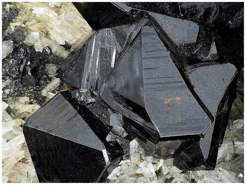 VILOCO CASSITERITE CLOSE 1.jpg