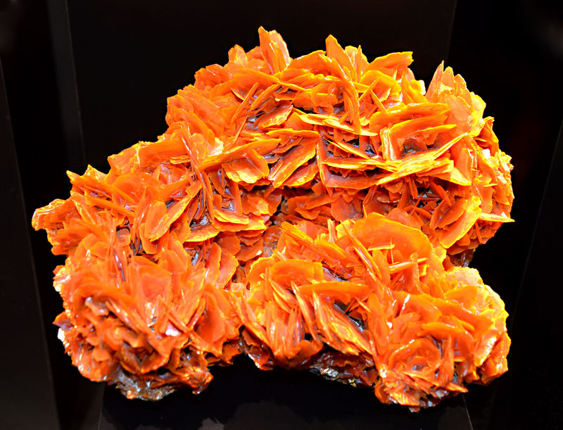 Wulfenite.jpg