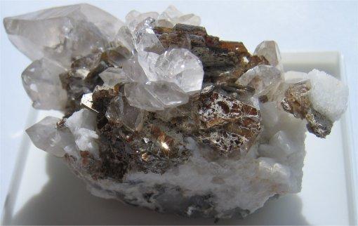 Topaz  quartz albite.jpg