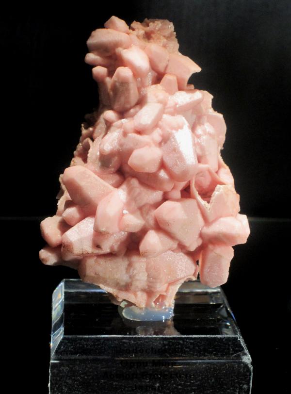 Tucson 2010 - Rhodochrosite Oppu Mine Japan.jpg