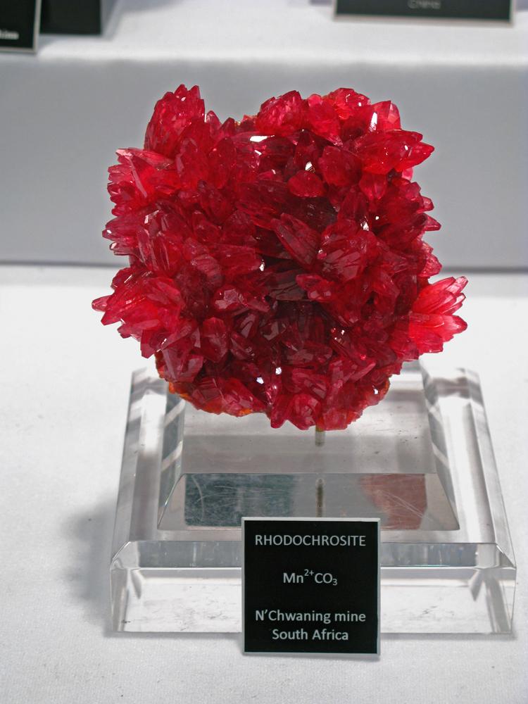 Tucson 2011 - Rhodochrosite Kalahari.jpg