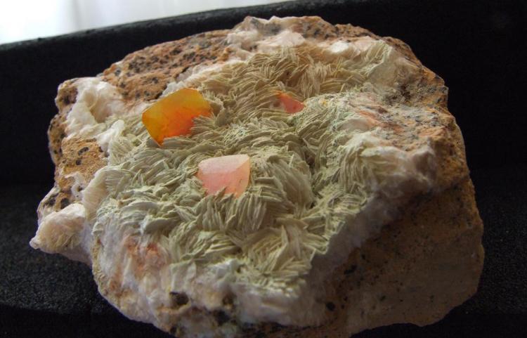 Wulfenite Big.JPG